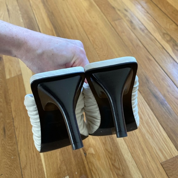 COS Women's Ivory Kitten Heel Mules Slides Shoes Sz 9.5 41 $250 Slip On - Picture 5 of 10